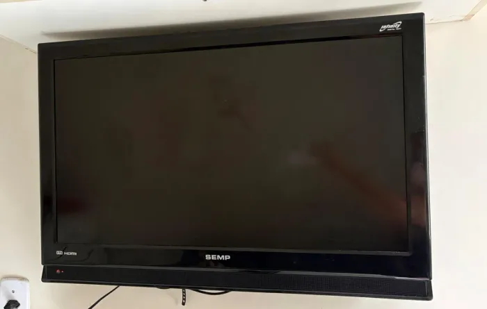 Tv LCD SEMP 32 POLEGADAS COM Chrome cast INCLUIDO TORNANDO ELA SMART
