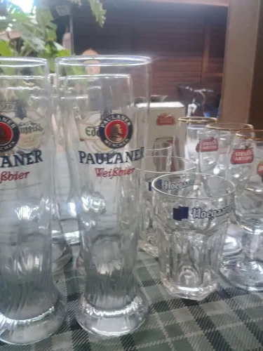 Coleção com 34 de taças de cerveja