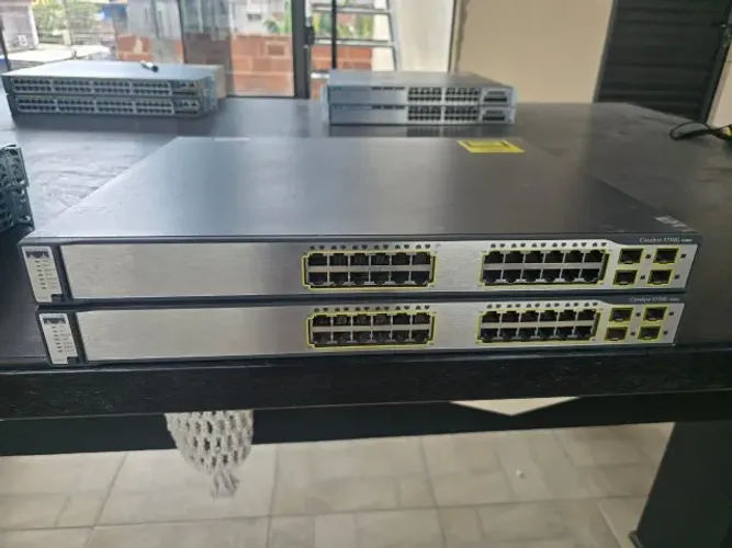 Switch Cisco ws-3750-24ts-s