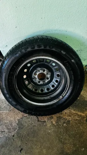 Pneu com aro 13