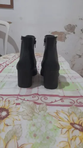 Vendo Bota Semi Novo