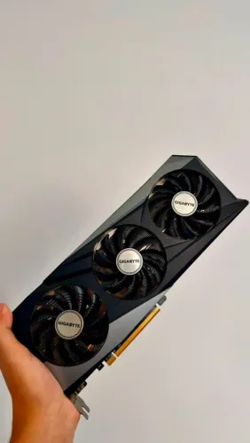 RX 7600 8GB Gigabyte triple fan