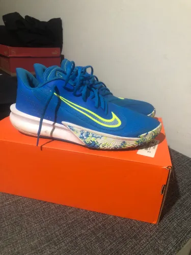  Tênis nike precision 7, na cor azul tamanho 42, com um mês de uso, envio com a caixa.
