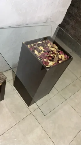 Mesa de vidro não acompanha cadeira