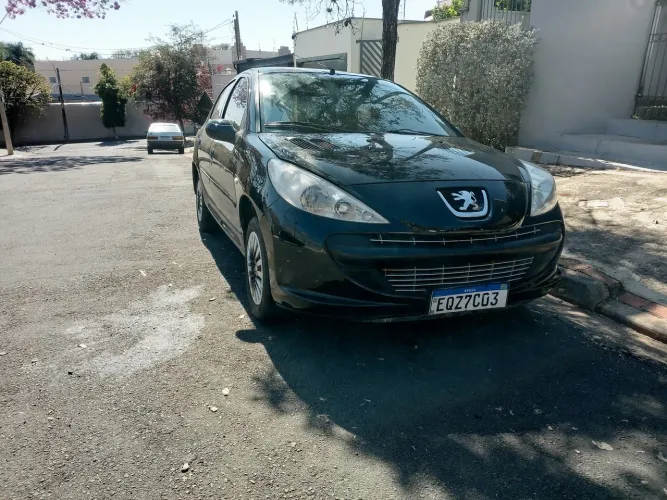 Peugeot 207 XR 1.4 Flex 8V 3P 2011