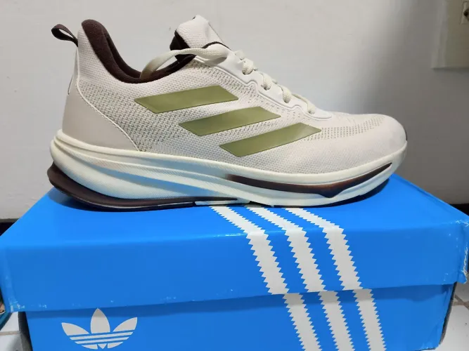 Tênis Adidas