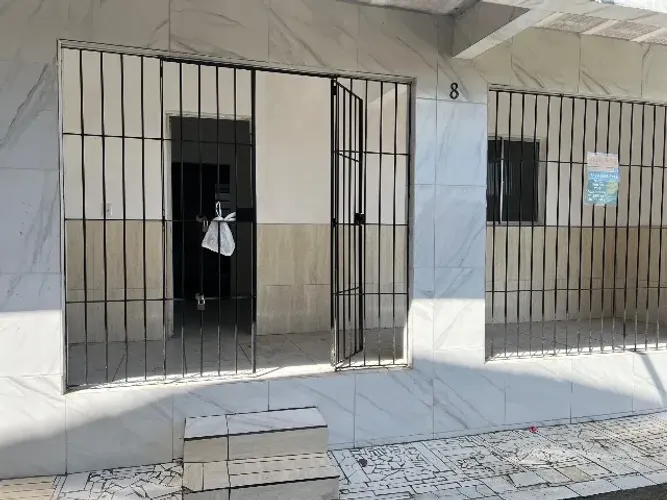 Casa com escritura 2 quartos, banheiro ,área de serviço , terraço, cozinha Em Abreu e l.