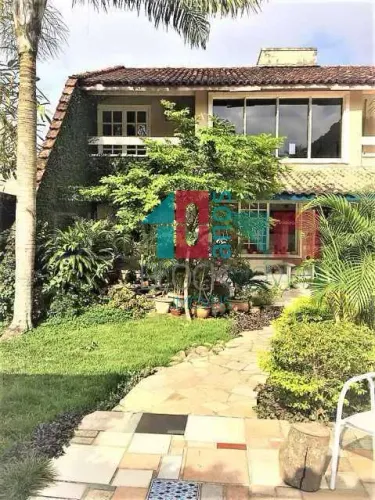 Jacarepaguá | Casa de Condomínio 2 quartos, sendo 2 suites