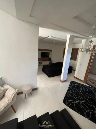 Casa duplex à venda com excelente espaço e localização!