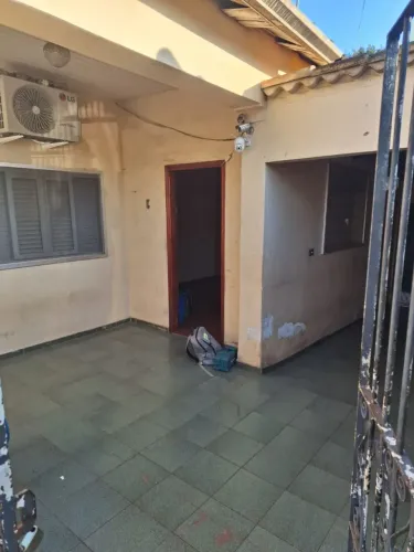 CASA COM 3 QUARTOS E AMPLO QUINTAL COM POMAR - JARDIM BELA VISTA, DESCALVADO/SP