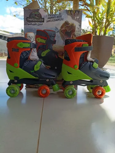 Vende-se patins tamanho 35,36,37,38