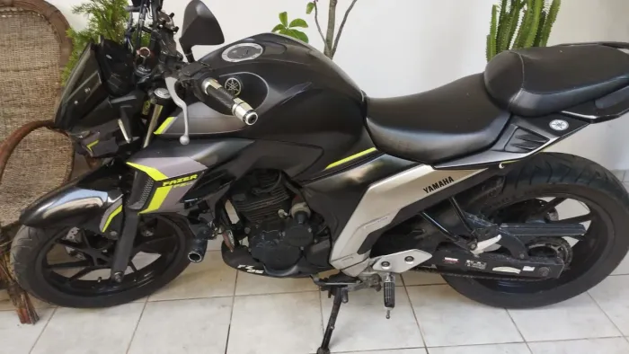 Moto semi nova