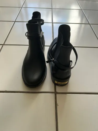 Vende-se bota 37