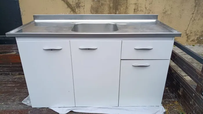 BALCÃO DE PIA COM CUBA INOX 