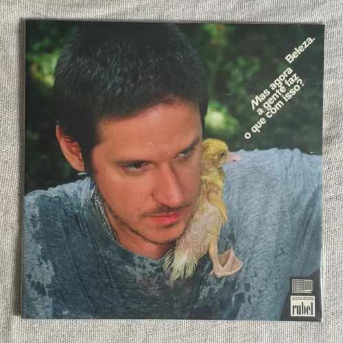Vinil Beleza. Mas agora a gente faz o que com isso? - Rubel