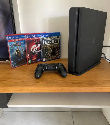 PS4 Slim em ótimo estado!