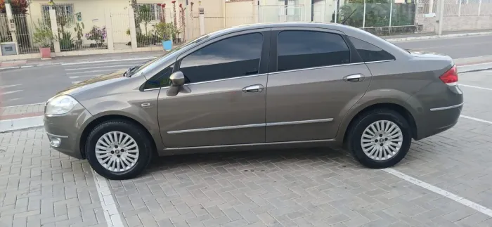 Fiat Linea LX 1.9/ 1.8 Flex 16V Dualogic 4P 2011