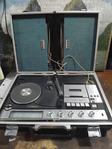 Vitrola Radio tape crown Am Fm, ler descrição.