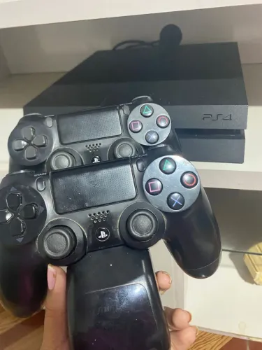 PlayStation 4 + 2 controles sem fio