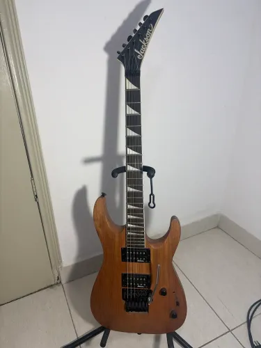 Guitarra Jackson JS32 Dinky Arch Top