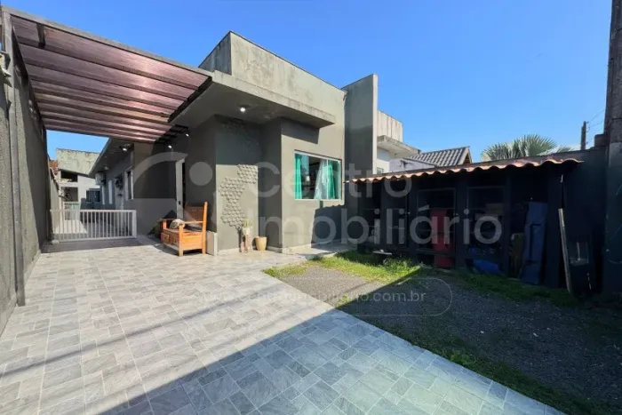 CASA à venda com 2 quartos em Peruíbe, no bairro Balneario Sao Joao Batista