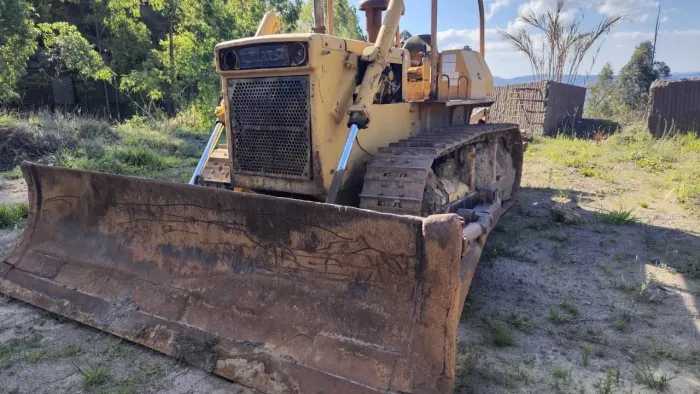 Trator de esteira Komatsu D65E