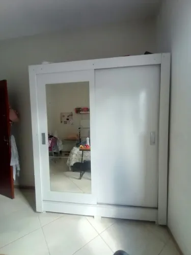 Guarda roupa solteiro com porta de correr