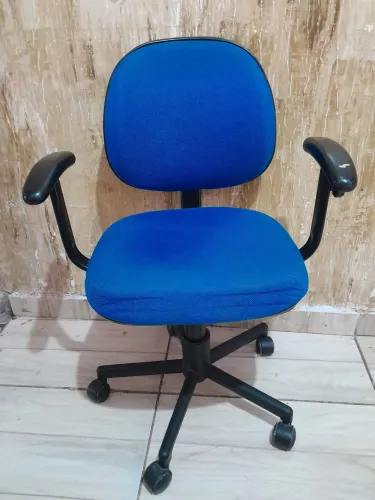 Cadeira estofada azul