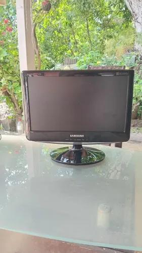 Monitor SAMSUNG + teclado SEMP TOSHIBA