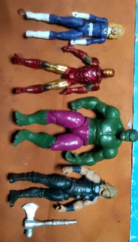 LOTE COM 5 BONECOS MARVEL UNIVERSE