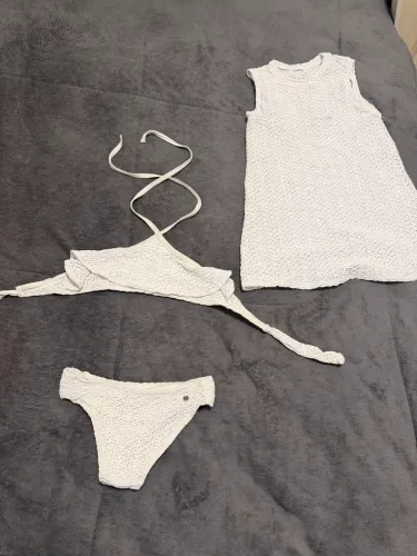 Lindo biquíni branco e saída de praia 4 a 5 anos 