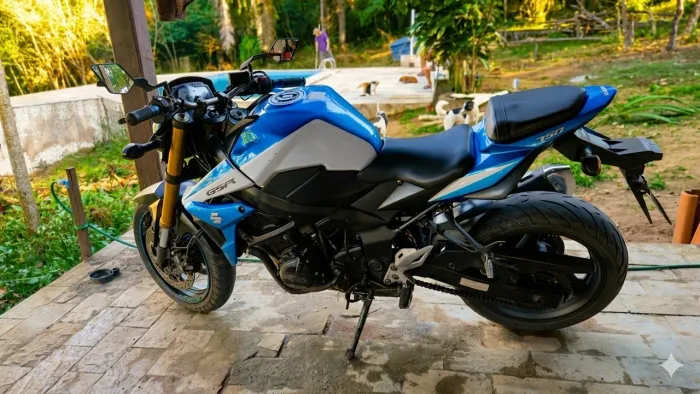 Suzuki GSR 750