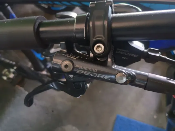 Vendo par de freios deore m6100