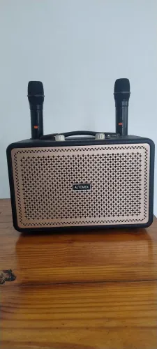 Caixa de som Karaokê com 2 microfones