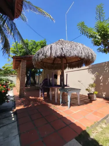 Térrea para venda possui 220 M2, com 7 quartos(5 Suites), em - Beberibe - CE
