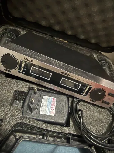 Combo Desapego: 4 Microfones Sem Fio UHF (Vokal VLR-502 + BLG UF-08)