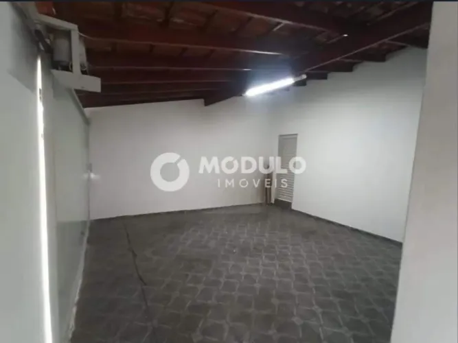 Casa disponível para locação no bairro Jardim Patrícia.