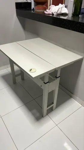 Mesa modular com altura ajustável