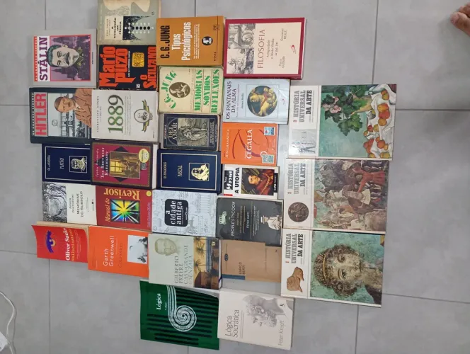 Desapego de coleção de livros raros, antigos, internacionais etc