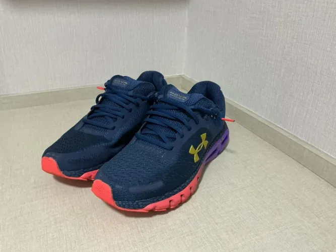 Tênis Under Armour HOVR Infinite 2 Bluetooth Azul Seminovo