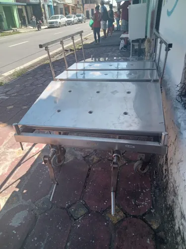 VENDO UMA CAMA HOSPITALAR NO INOX