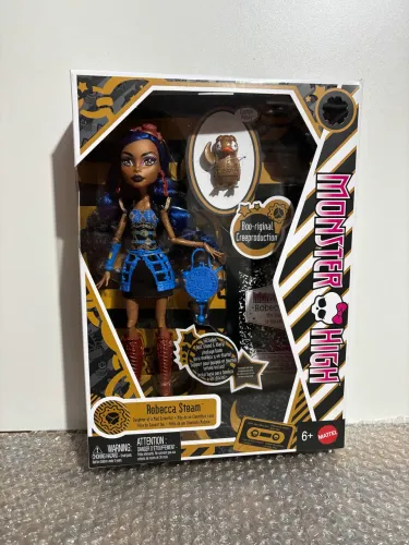 Boneca Robecca Steam CreepProduction