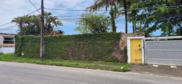Casa, pscina,quadra, quartos individuais