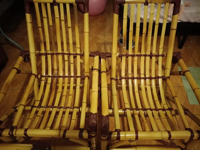 Duas poltronas de bambu