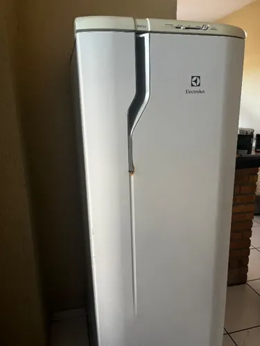 Geladeira eletrolux em bom estado