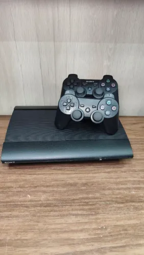 Playstation 3 / 6 meses garantia / 2 manetes / 40 jogos/ loja física 