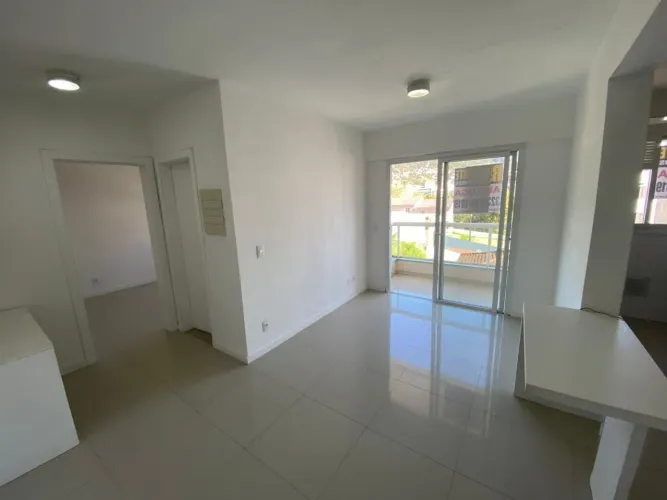 Excelente apartamento de 1 dormitório para locação no bairro Pantanal, em frente a UFSC!