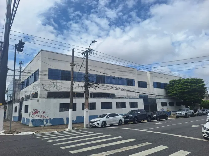 Prédio com elevador 1800 m2 esquina 65 mil