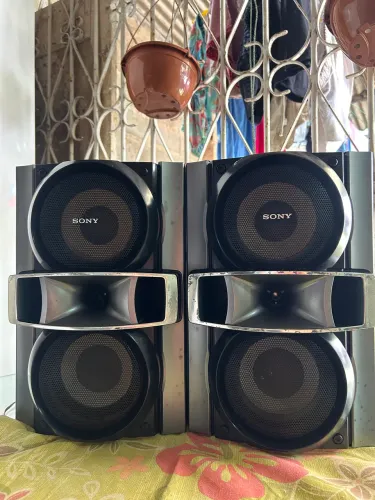 Caixas acústicas originais da Sony, modelo SS-GT444.