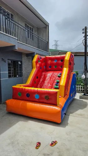 Mini tobogã inflável